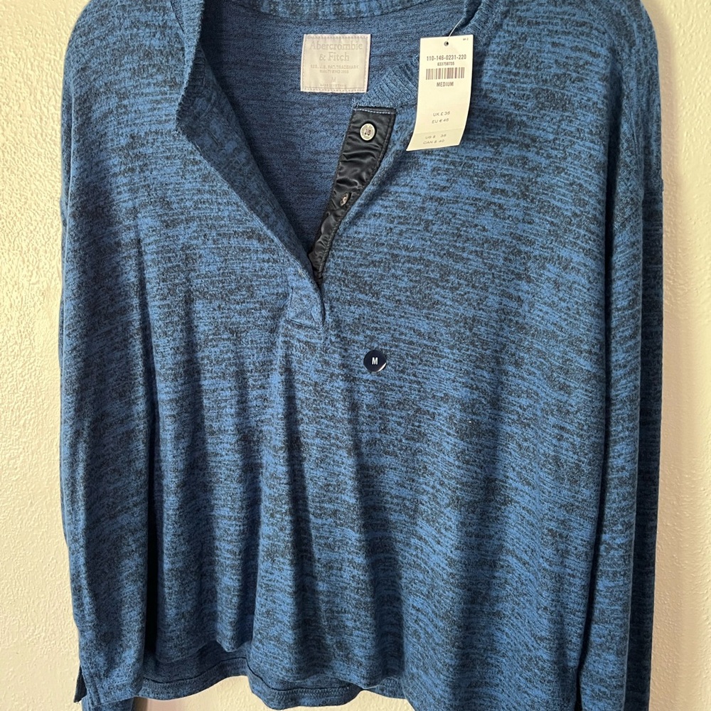 Abercrombie & Fitch cropped Blue Button-Up Sweater